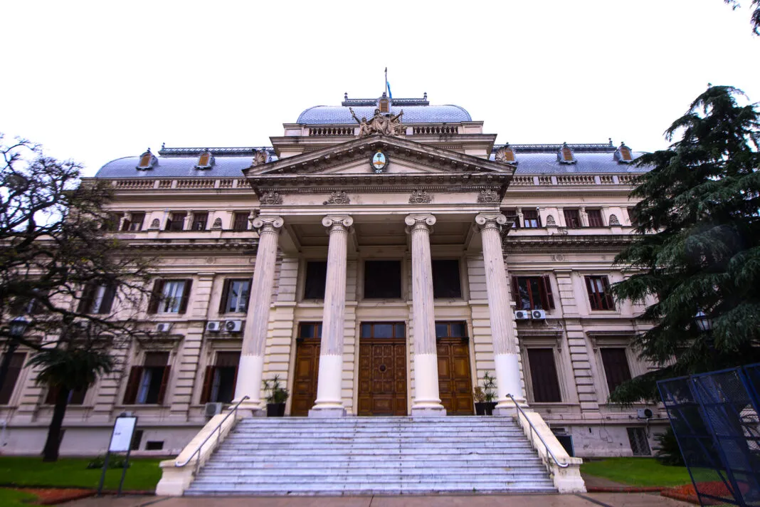 legislatura-01-1068x712