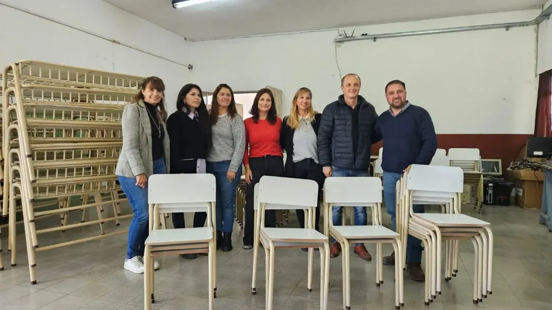 escuela 8 colon muebles