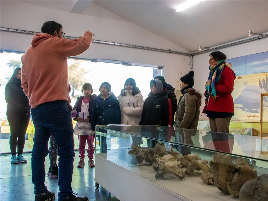 thumbnail_.Plantando valores - Alumnos Escuela 8 (2)